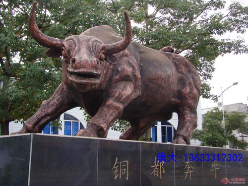 大型户外铜牛雕塑铸铜牛摆件纯铜华尔街牛拓荒牛玻璃钢树脂仿铜牛