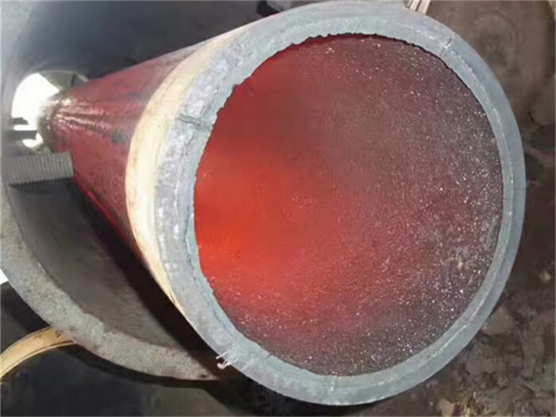 生产中的自菟燃陶瓷耐磨管
